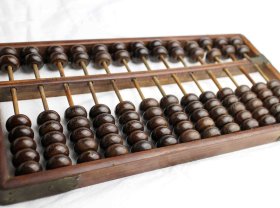 甲公司20×3年实现归属于普通股股东的净利润为1500万元，发行在外普通股的加权平均数为3000万股。甲公司20×3年有两项与普通股相关的合同：①4月1日授予的规定持有者可于20×4年4月1日以5元/股的价格购买甲公司900万股普通股的期权合约；②7月1日授予员工100万份股票期权，每份期权于2年后的到期日可以3元/股的价格购买1股甲公司普通股。甲公司20×3年普通股平均市场价格为6元/股。不考虑其他因素，甲公司20×3年稀释每股收益是 (     ) 。