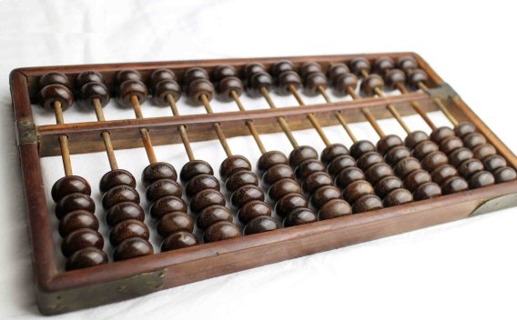 患者,男,40岁,无基础疾病,拟行甲状腺切除术,术前半小时使用头孢噻肟钠预防感染。对该用药的评价,正确的(   )。