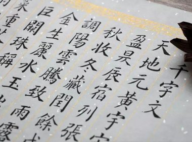 下列各项中,需要修订产品基本标准成本的情况有(   )。