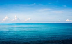 某企业生产经营的产品品种繁多,间接成本比重较高,成本会计人员试图推动该企业采用作业成本法计算产品成本,下列理由中适合用于说服管理层的有( )。