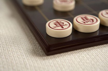 因对心脏快速延迟整流钾离子通道具有抑制作用，可引起Q-T期延长，甚至诱发尖端扭转型室性心动过速，现已撤出市场的药物是（  ）。