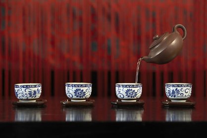 国家以保障公众用药安全为目标，以落实企业主体责任为基础，以实现“一物一码，物码同追”为方向，加快推进药品信息化追溯体系建设。其中关于“一物一码”的说法，正确的是（   ）。