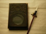 一个构建月度报告的项目涉及两个团队。团队X从事后端数据库的工作，团队Y从事构建报告的用户界面前端工作。项目经理要求两个团队的代表在需求收集过程中担任主题专家（SMES），其中一位主题专家是该领域广受尊敬的人物，项目经理担心可能出现偏差。项目经理应使用什么工具或技术？