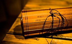 甲公司20×4年经董事会决议作出的下列变更中，属于会计估计变更的有 (  ) 。