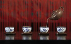 下列各项中，可能调整年度所有者权益变动表中“本年年初余额”的交易或事项有（）。