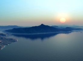 按照风险来源进行分类,以下哪种是管理风险?( )