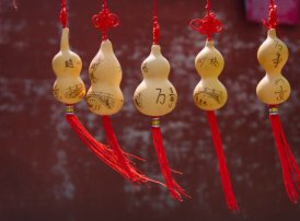 如果挣值是30万元,实际成本是35.5万元,计划价值是37万元,项目的进度绩效指数是( )。