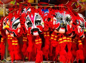 甲公司为增值税一般纳税人，2×17年1月1日，甲公司库存原材料的账面余额为2 500万元，账面价值为2 000万元；当年购入原材料增值税专用发票注明的为3 000万元，增值税进项税额为390万元，当年领用原材料按先进先出法计算发生的成本为2 800万元（不含存货跌价准备）；当年末原材料的成本大于其可变现净值，两者之差为300万元，不考虑其他因素，甲公司2×17年12月31日原材料账面价值是（）。